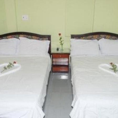 Cat Phu Hotel Буонметхуот Экстерьер фото