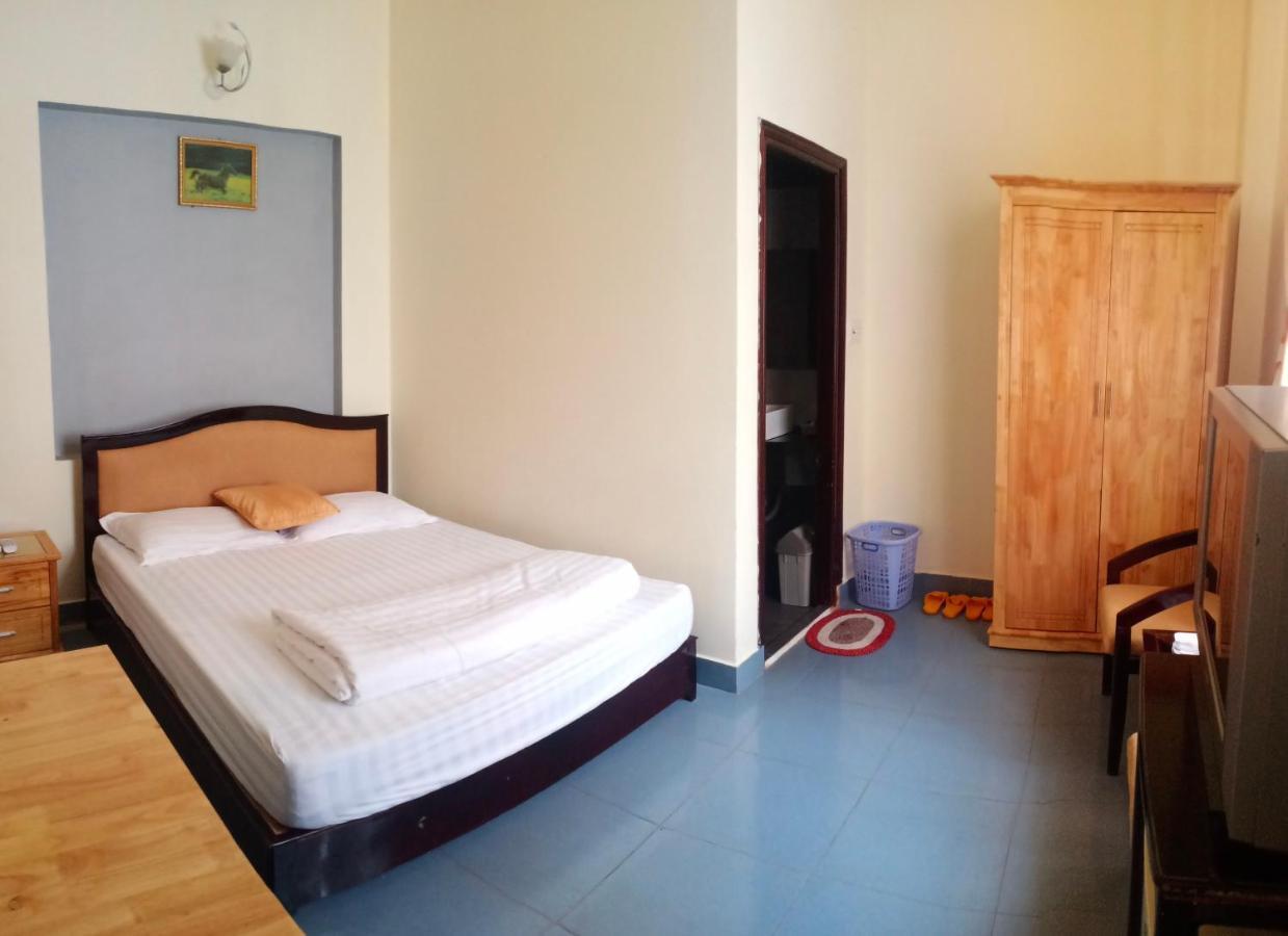Cat Phu Hotel Буонметхуот Экстерьер фото